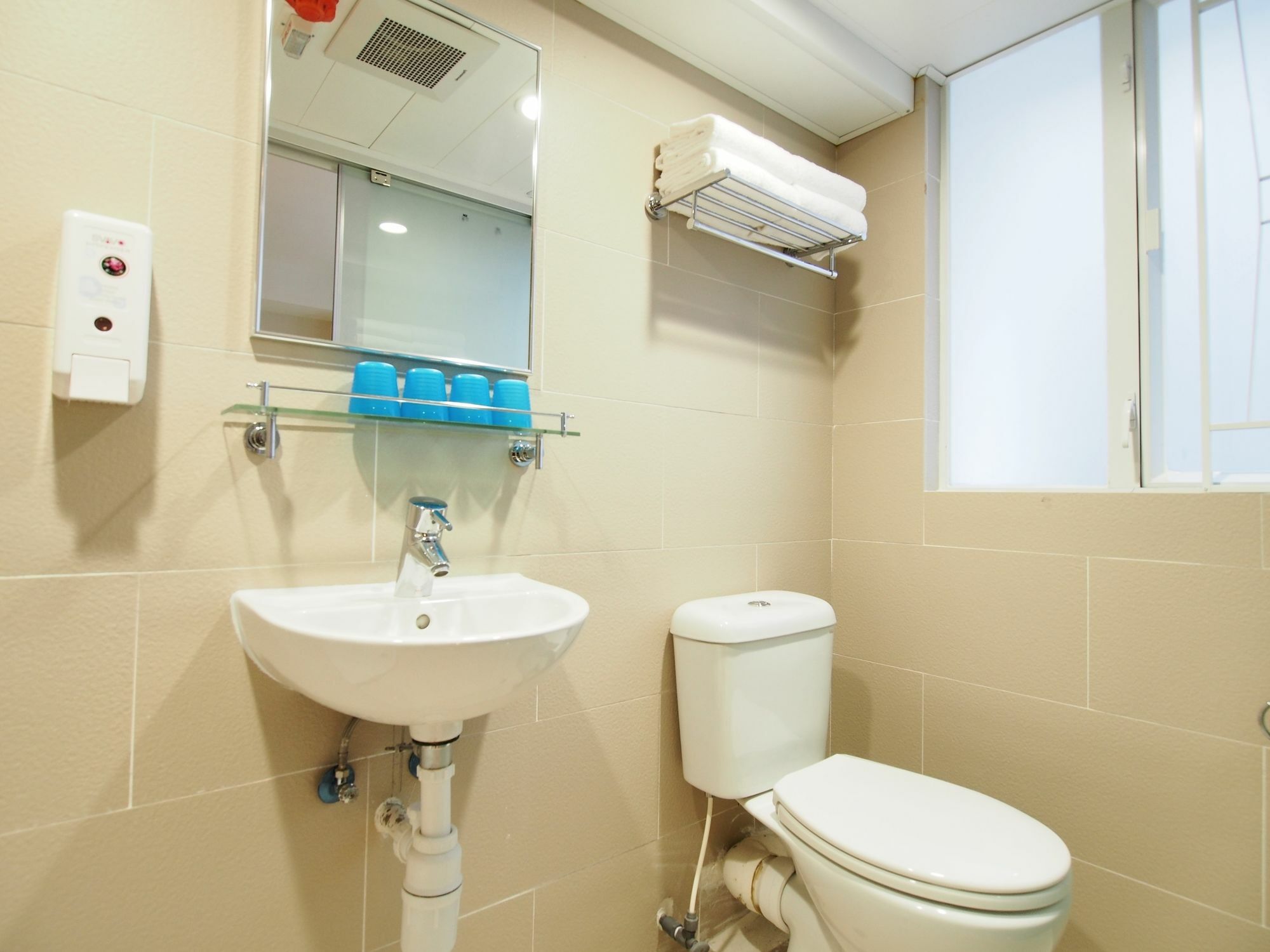 Berlin Hotel 카우룽 외부 사진