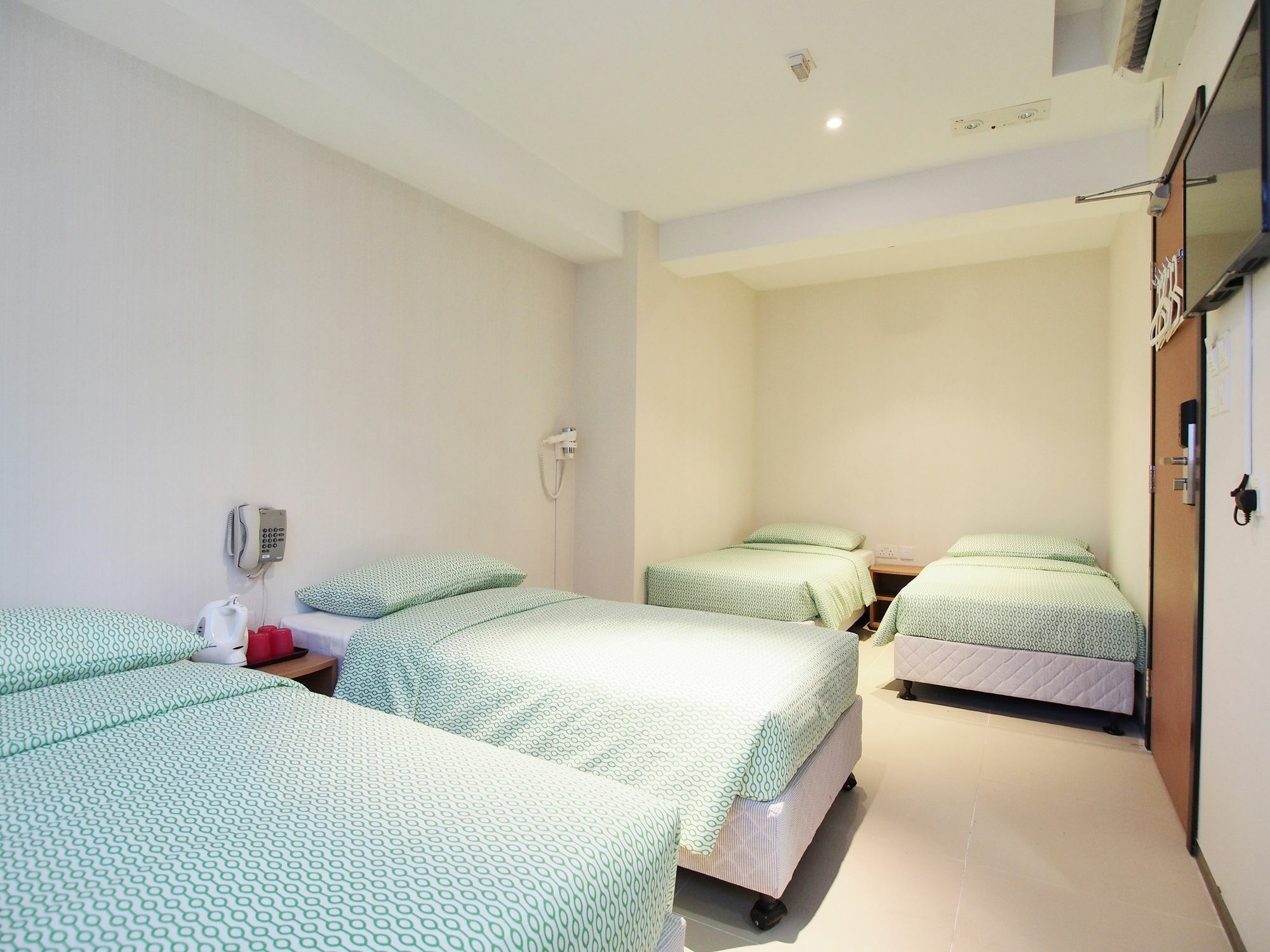 Berlin Hotel 카우룽 외부 사진